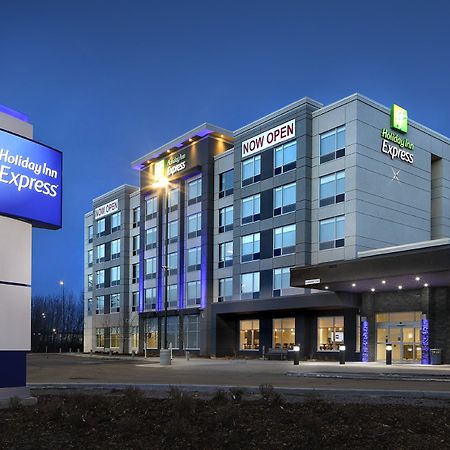 Holiday Inn Express - Red Deer North By Ihg Exterior photo
