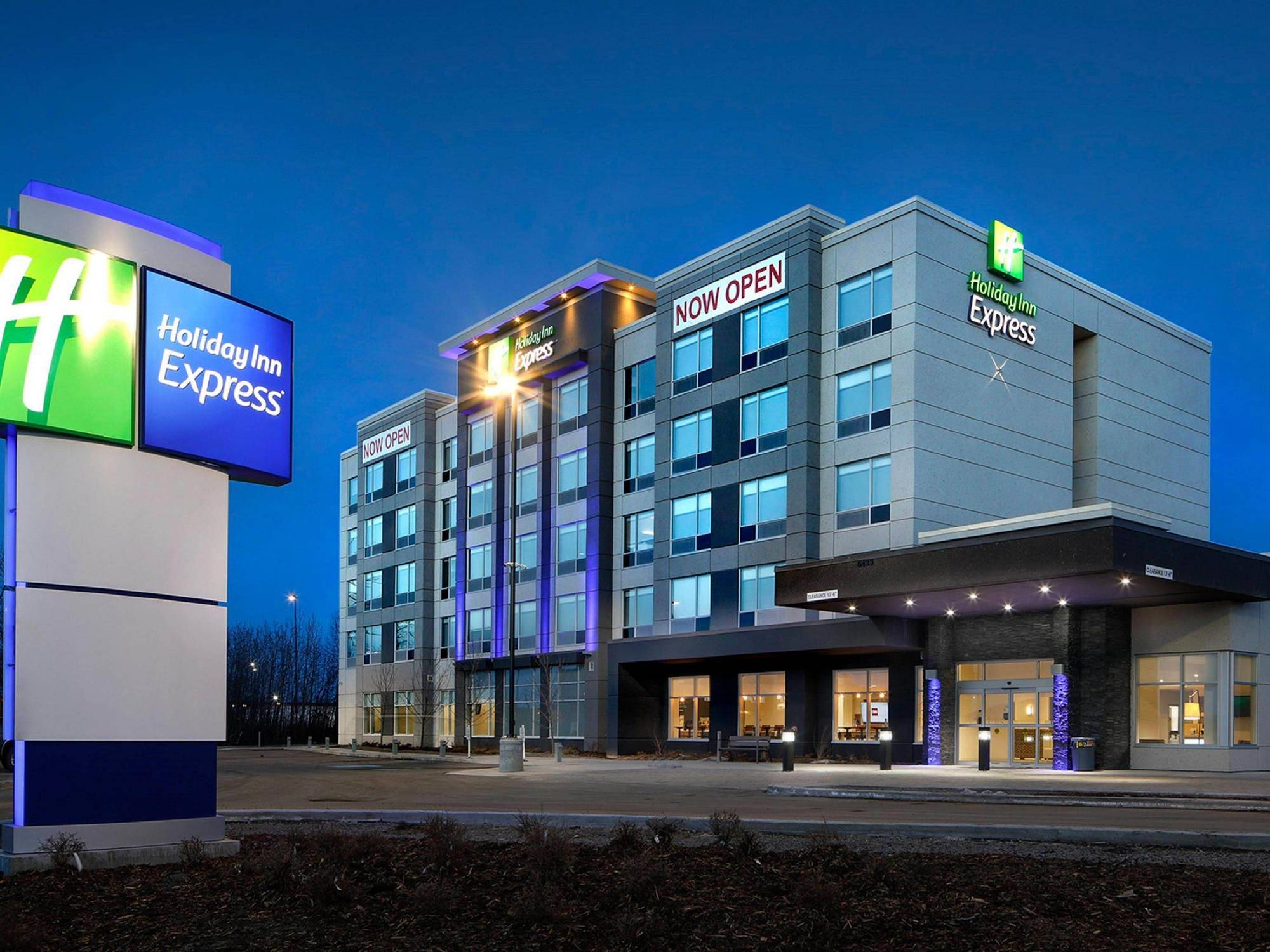 Holiday Inn Express - Red Deer North By Ihg Exterior photo